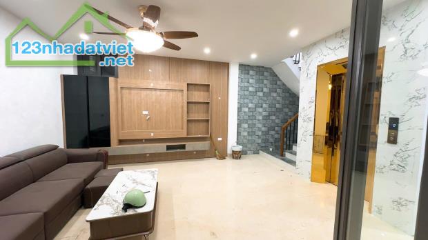 BÁN NHÀ VŨ TRỌNG PHỤNG 35M 6T MT4 GIÁ 9,8 TỶ THANG MÁY NHÀ MỚI TINH DÂN XÂY - 1