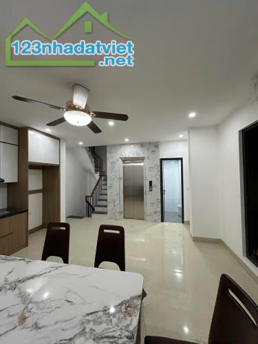 BÁN NHÀ VŨ TRỌNG PHỤNG 35M 6T MT4 GIÁ 9,8 TỶ THANG MÁY NHÀ MỚI TINH DÂN XÂY - 2