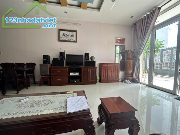 NGAY CỔNG VẠN PHÚC CITY, 4 TẦNG NỘI THẤT CAO CẤP ÔTÔ VÀO NHÀ 8,6X25 CHỈ 28 TỶ. - 3