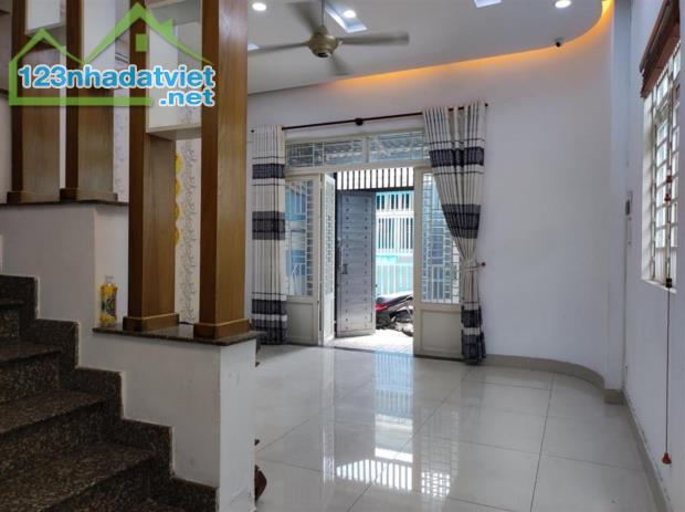 NHÀ ĐẸP - GIÁP CHỢ PHẠM VĂN BẠCH & QUANG TRUNG - HXH - DT 66M² - 3 TẦNG LẦU CHỈ 6.X TỶ - 2