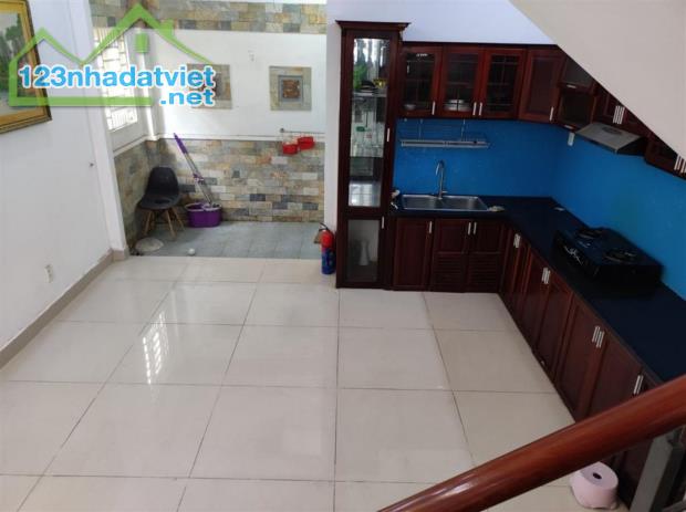NHÀ ĐẸP - GIÁP CHỢ PHẠM VĂN BẠCH & QUANG TRUNG - HXH - DT 66M² - 3 TẦNG LẦU CHỈ 6.X TỶ - 3