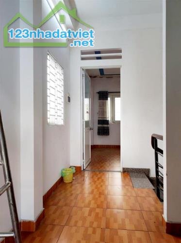NHÀ ĐẸP - GIÁP CHỢ PHẠM VĂN BẠCH & QUANG TRUNG - HXH - DT 66M² - 3 TẦNG LẦU CHỈ 6.X TỶ - 4