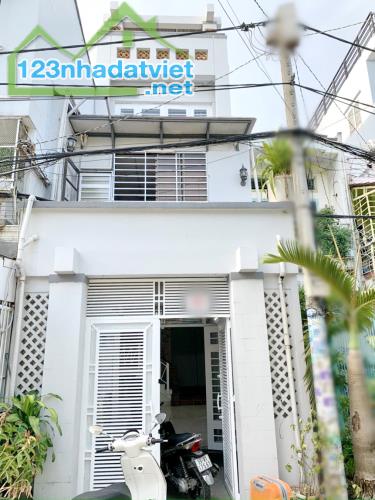 Cho thuê nhà mới 3 lầu hẻm xe hơi đường Hồ Thành Biên Phường 4 Quận 8