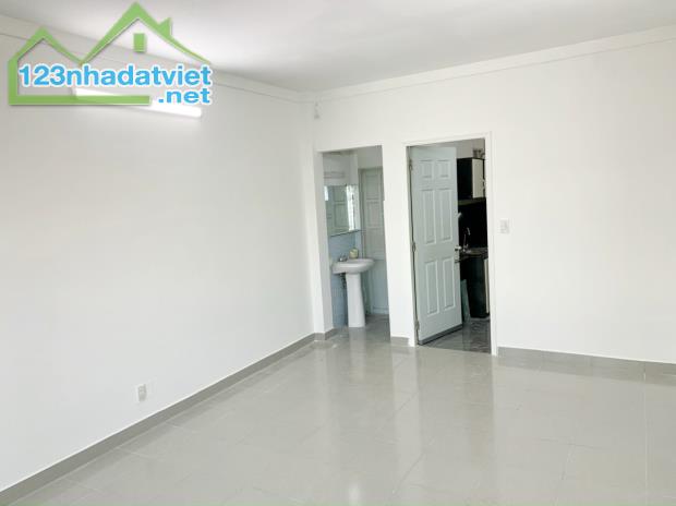 Cho thuê nhà mới 3 lầu hẻm xe hơi đường Hồ Thành Biên Phường 4 Quận 8 - 2