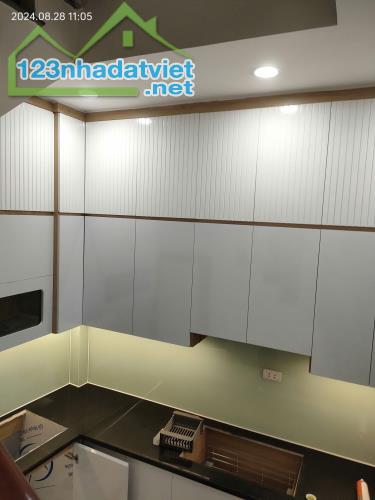 Cho thuê gấp tòa nhà văn phòng, thang máy 100m, 6 tầng, mặt tiền 5m, 51tr/th, Trương Định. - 2