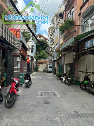Bán nhà HXH  cách 200m ra đường Lạc Long Quân Quận Tân Bình 37 m2, 4 PN, 6.X tỷ - 1