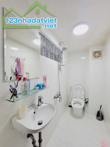 Nhà đẹp mới xây 5PN, Ngay Phạm Văn Đồng, sát Bình Thạnh – Chỉ 6 tỷ hơn - 1