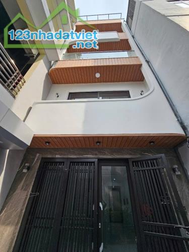 THẠCH BÀN SIÊU PHẨM – 49M² – 5 TẦNG – THANG MÁY – 8,6 TỶ