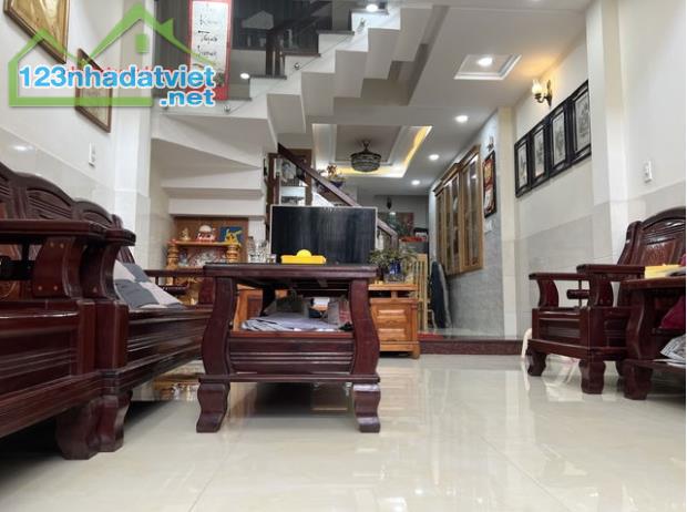 Hot! Bán nhà hẻm xe hơi Hoàng Bật Đạt, Tân Bình – nhà bao đẹp như hình, chỉ 7.8 Tỷ!