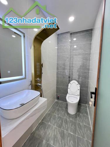 CHÍNH CHỦ BÁN GẤP NHÀ  MẶT TIỀN 2 LẦU GIÁ 1TỶ270TRIỆU - NGAY SAU LƯNG CHỢ BÌNH CHÁNH ĐANG - 5