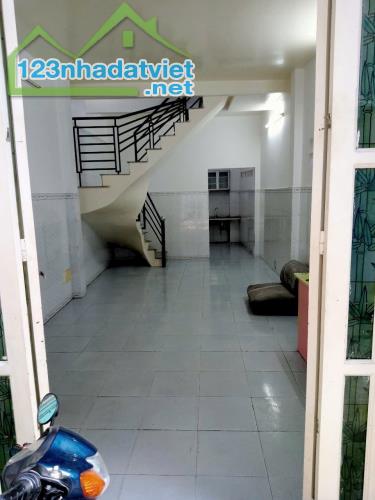 Bán nhà rẻ Q8, hẻm 3.5m, 38m2, 2 tầng đúc SHR, không quy hoạch, chỉ 3,68 Tỷ TL