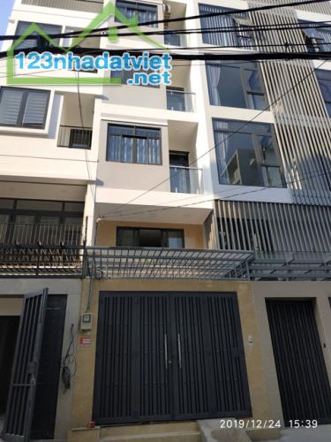 Cho nữ thuê Phòng trọ Q.Bình Thạnh, 25m2 mới đẹp, ban công, cửa sổ, hẻm 7m. Giá rẻ nhất kh