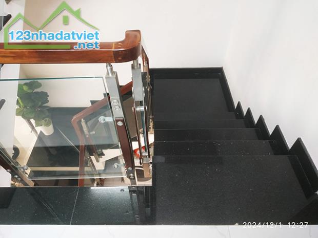 Cho nữ thuê Phòng trọ Q.Bình Thạnh, 25m2 mới đẹp, ban công, cửa sổ, hẻm 7m. Giá rẻ nhất kh - 5