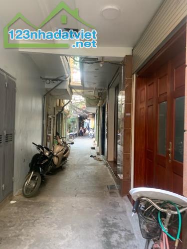BÁN ĐẤT TẶNG NHÀ GIẢNG VÕ -ĐỐNG ĐA- DIỆN TÍCH 54M2-MT 3,3M-7.5 TỶ