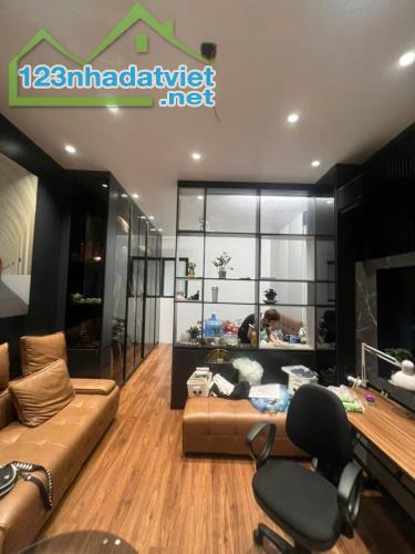 BÁN NHÀ NGUYỄN KHANG - NGÕ THÔNG DT 56m2 7 tầng MT 4m Giá 15.3 tỷ - 2