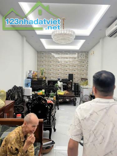 BÁN NHÀ NGUYỄN KHANG - NGÕ THÔNG DT 56m2 7 tầng MT 4m Giá 15.3 tỷ - 4