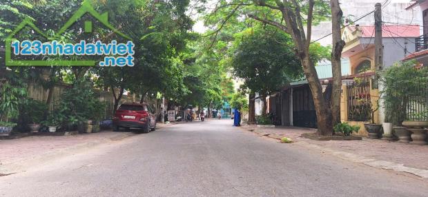 Bán nhà 4 tầng 121m2 mặt đường Đông An, P Thành Tô, Hải An sân cổng riêng - 5