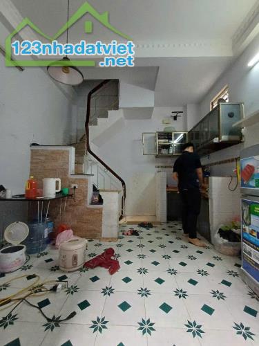 Cho thuê nhà nguyên căn ngõ 79, 8/3 Hai Bà Trưng, 5 tầng x 20m2, 2 ngủ, 8 Triệu - 1