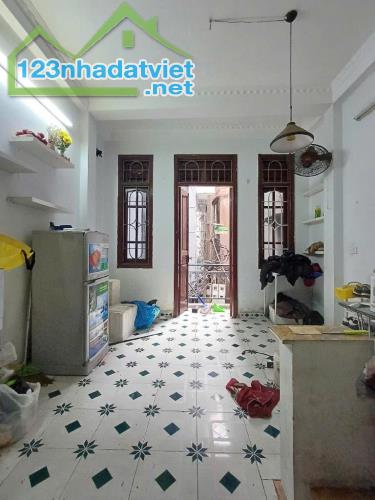 Cho thuê nhà nguyên căn ngõ 79, 8/3 Hai Bà Trưng, 5 tầng x 20m2, 2 ngủ, 8 Triệu - 3