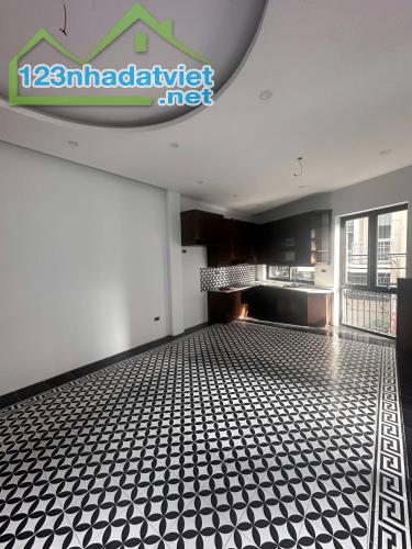 Bán Nhà mới Nguyễn Văn Cừ  48m, MT khủng 13M,lô góc 3 thoáng,vỉa hè , giá 14 tỷ CTL
