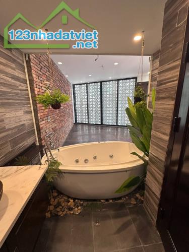 Bán Nhà mới Nguyễn Văn Cừ  48m, MT khủng 13M,lô góc 3 thoáng,vỉa hè , giá 14 tỷ CTL - 3
