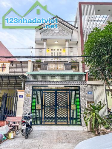 CHÍNH CHỦ KẸT TIỀN CẦN BÁN GẤP NHÀ Ở CHỢ BÌNH CHÁNH. CHO THUÊ 15TR/THÁNG. GIÁ 1.3 TỶ
