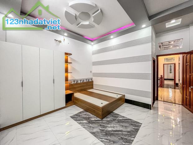 CHÍNH CHỦ KẸT TIỀN CẦN BÁN GẤP NHÀ Ở CHỢ BÌNH CHÁNH. CHO THUÊ 15TR/THÁNG. GIÁ 1.3 TỶ - 2