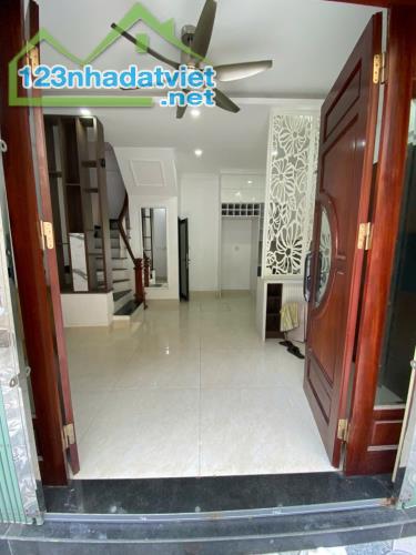 CHO THUÊ! Nhà Mới Lạc Long Quân, Tây Hồ: 50m2, 13 tr/th, 2 Thoáng. Full đồ, Ô tô Gần