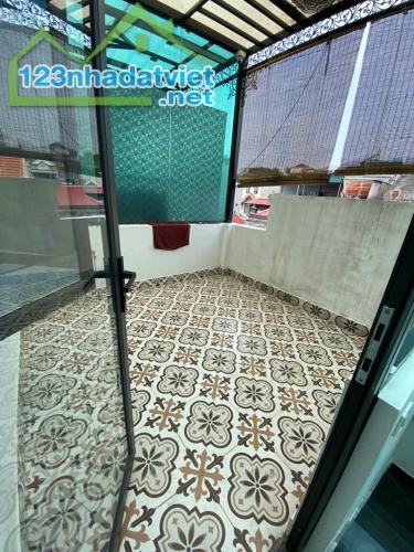 CHO THUÊ! Nhà Mới Lạc Long Quân, Tây Hồ: 50m2, 13 tr/th, 2 Thoáng. Full đồ, Ô tô Gần - 5