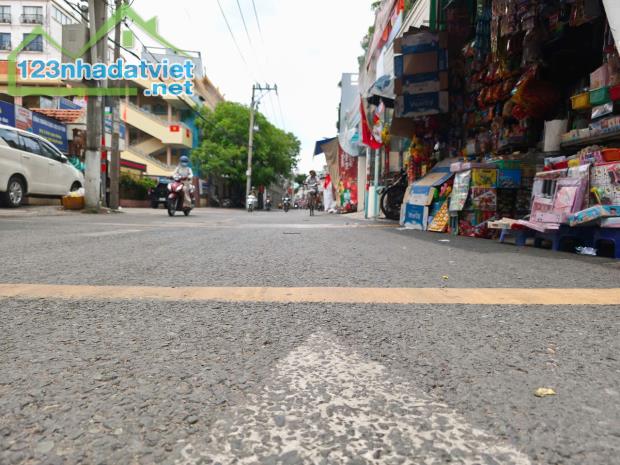 Nhà hơi cũ mặt Tiền đang cho thuê 15tr/1 tháng, Xe Hơi ngủ nhà, Sổ Vuông 56m2 Gía 15 Tỷ - 4