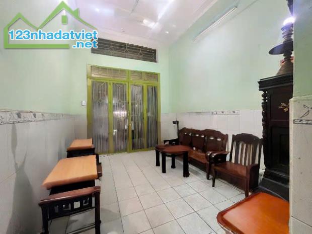 Nhà hơi cũ mặt Tiền đang cho thuê 15tr/1 tháng, Xe Hơi ngủ nhà, Sổ Vuông 56m2 Gía 15 Tỷ - 2