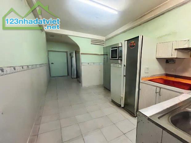Nhà hơi cũ mặt Tiền đang cho thuê 15tr/1 tháng, Xe Hơi ngủ nhà, Sổ Vuông 56m2 Gía 15 Tỷ - 1