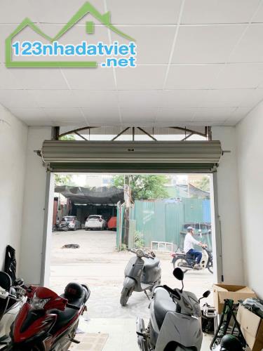 Cho thuê nhà ngõ 1151 Giải Phóng, 3 tầng, 4 ngủ, ô tô cont đỗ cửa