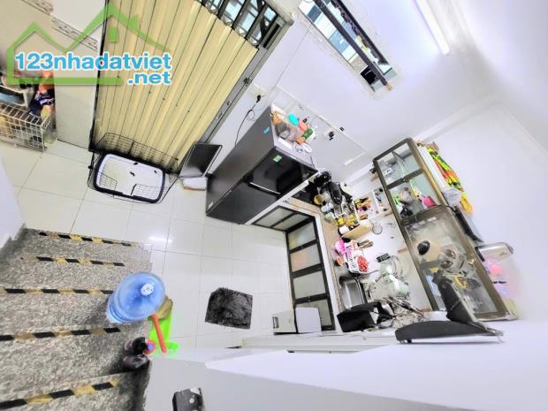 KẸT TIỀN BÁN GẤP – NHÀ LÔ GÓC 2 MẶT TIỀN, DIỆN TÍCH KHỦNG 44M², NGANG GẦN 4M – GIÁ CHỈ 6 - 3