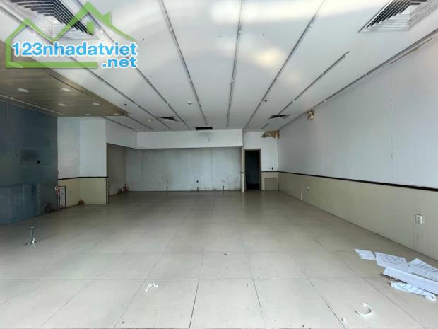 Bán chung cư 36 Phạm Hùng - Vị trí thuận lợi