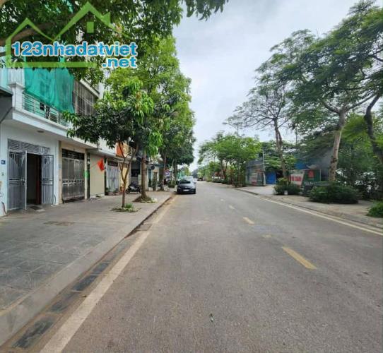 Lô góc vỉa hè xây  BT liền kề tuyệt đỉnh  Việt Hưng - 15,6 tỷ.