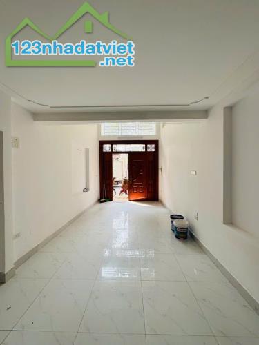 NHÀ PHÂN LÔ ĐƯỜNG CHIẾN THẮNG - HÀ ĐÔNG 35m2/ 5 Tầng giá 12,5 tỷ, Ô TÔ ĐỖ CỬA NGÀY ĐÊM