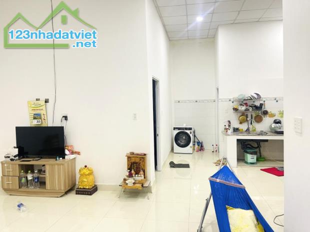 Bán Gấp Nhà Đẹp C4 Nở Hậu, DT Lớn 101m², Ô Tô 7 Chỗ, Giá Mới Cực Tốt - Linh Đông!