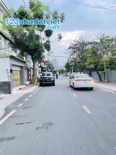 Bán Gấp Nhà Đẹp C4 Nở Hậu, DT Lớn 101m², Ô Tô 7 Chỗ, Giá Mới Cực Tốt - Linh Đông! - 1