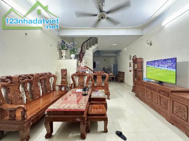 BÁN NHÀ LÔ GÓC THỤY PHƯƠNG – 64M2 – MẶT TIỀN RỘNG – NỞ HẬU – Ô TÔ VÀO NHÀ