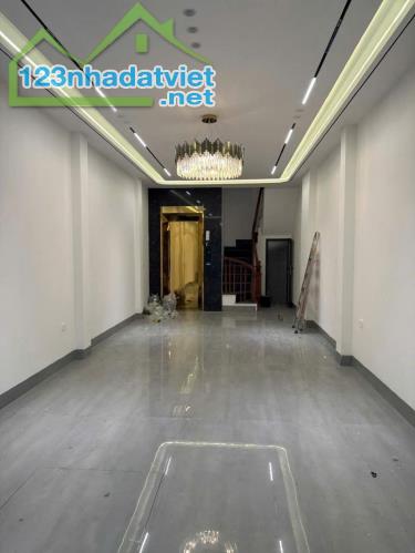 6 Tầng Thang Máy, Ô Tô Vào Nhà, Cổ Linh, Nôi Thất Cao Cấp