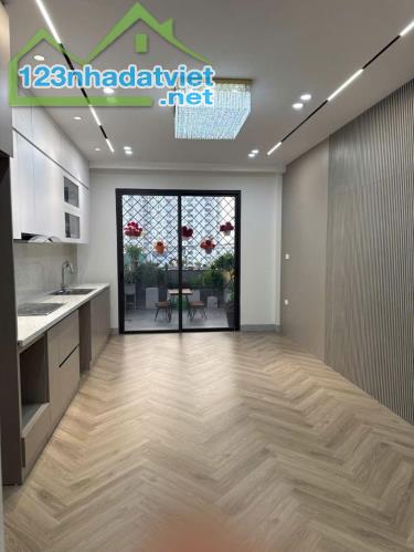 6 Tầng Thang Máy, Ô Tô Vào Nhà, Cổ Linh, Nôi Thất Cao Cấp - 4