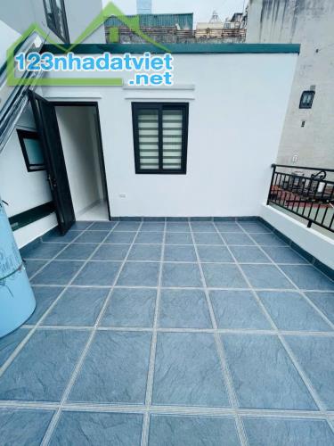 TRUNG TÂM GẦU GIẤY - 2 THOÁNG - Ô TÔ ĐỖ CỬA - THANG MÁY NHẬP - NHÀ ĐẸP MỚI XÂY - CHỈ NHỈNH - 3