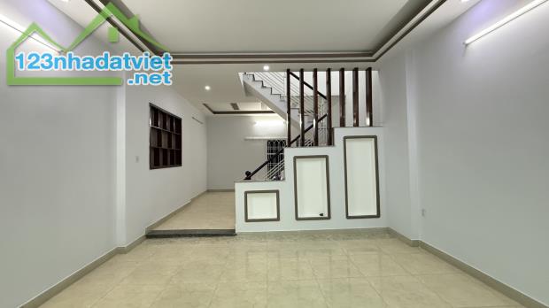 GIÁ RẺ, Bán nhà chợ Phạm Văn Bạch, 60m2 Ngang 5m, 4.75tỷ TL 0964364745