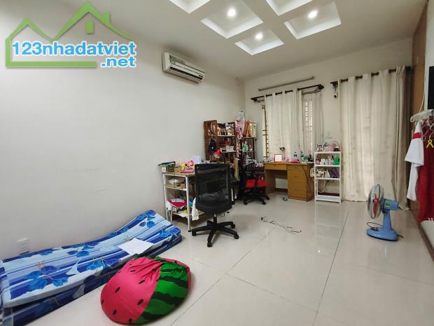 BÁN NHÀ Q7 TRẦN XUÂN SOẠN - DIẸN TÍCH LỚN GIÁ HỢP LÍ