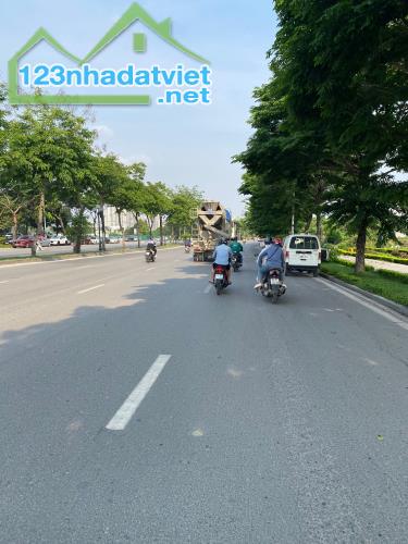 NHÀ MỚI XÂY – XUÂN PHƯƠNG – NGÕ THÔNG – Ô TÔ ĐỖ CỬA – THANG MÁY NHẬP KHẨU – Ở NGAY