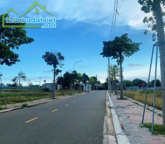 CHỦ KẸT TIỀN GỬI BÁN GẤP LÔ ĐẤT ĐƯỜNG SỐ 28 HÒA LONG 140M2/ 1TY5