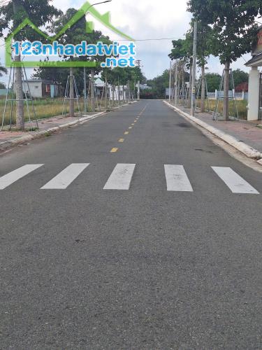 CHỦ KẸT TIỀN GỬI BÁN GẤP LÔ ĐẤT ĐƯỜNG SỐ 28 HÒA LONG 140M2/ 1TY5 - 1