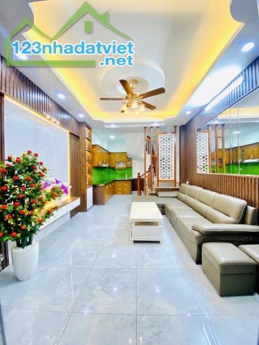 NHÀ HIẾM TRONG TẦM GIÁ_32M2_5,18TỶ_NGŨ NHAC_NAM DƯ_NGÕ THOÁNG_DÂN TRÍ CAO_Ô TÔ TRÁNH 20M.