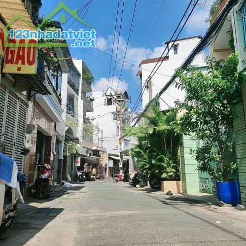 Bán nhà Hẻm nhựa 6m Phạm Văn Hai, gần chợ Phạm Văn Hai, 9x13m, 2 Tầng cũ, 14.9 tỷ.